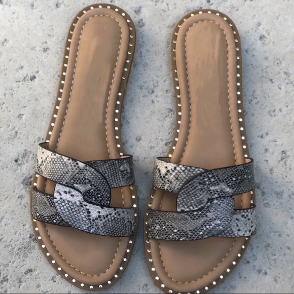 CLEARANCE-FIRM‼️Sugar Snakeskin Slip On’s - Picture 8 of 8